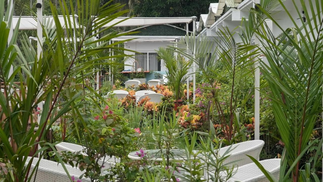 Whiteflower Resort Morjim Eksteriør bilde