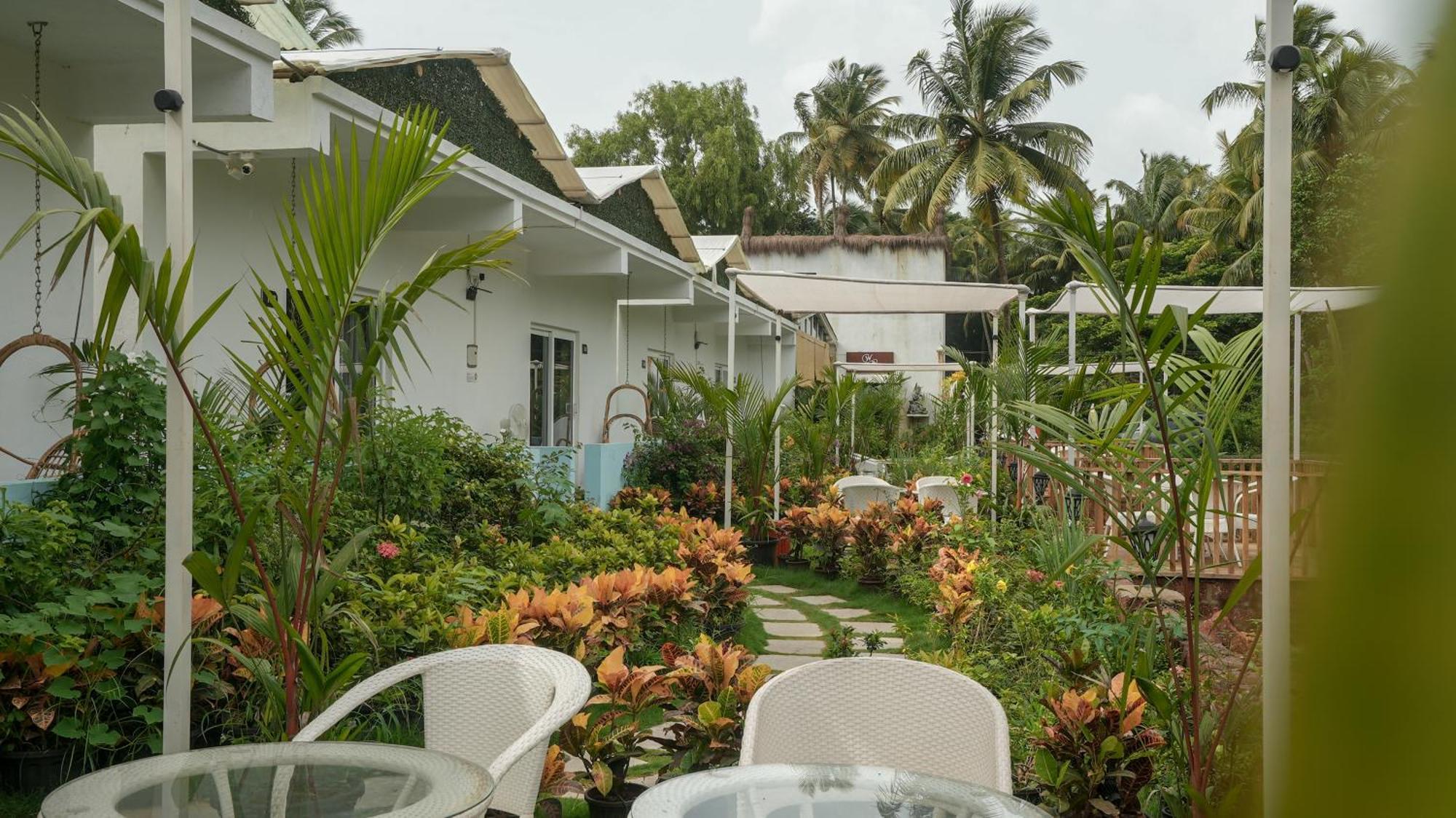Whiteflower Resort Morjim Eksteriør bilde